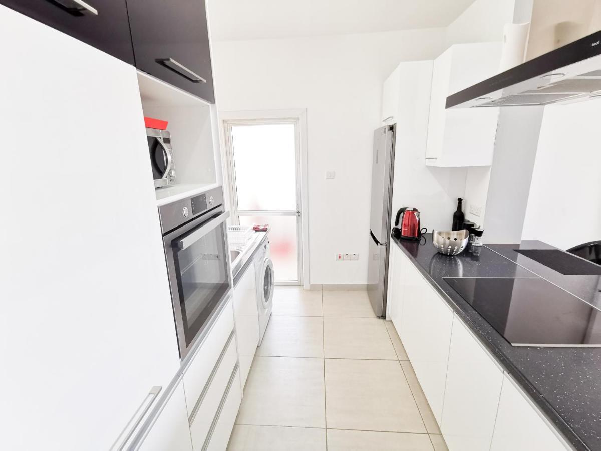 Mackenzie Seaview Paradise Larnaca Ngoại thất bức ảnh