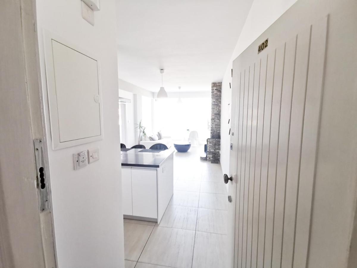 Mackenzie Seaview Paradise Larnaca Ngoại thất bức ảnh