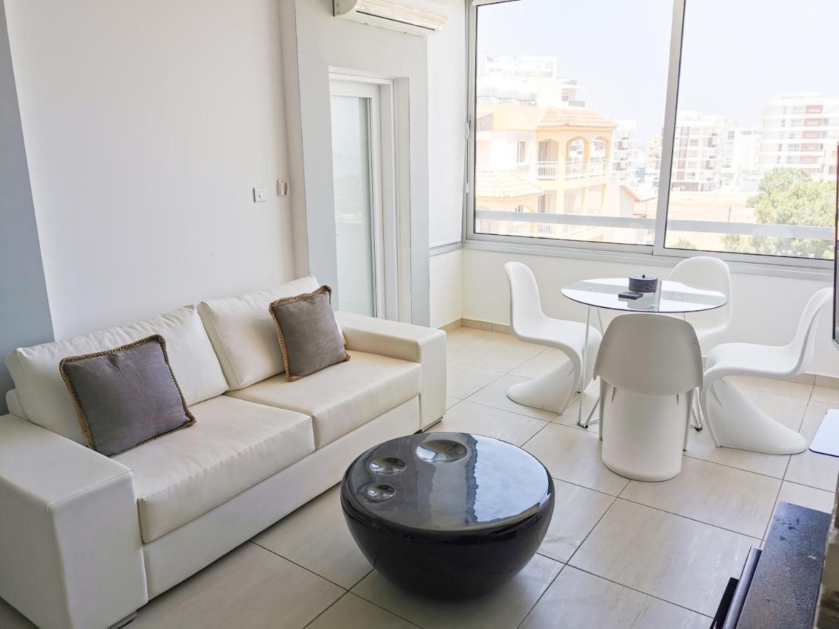 Mackenzie Seaview Paradise Larnaca Ngoại thất bức ảnh