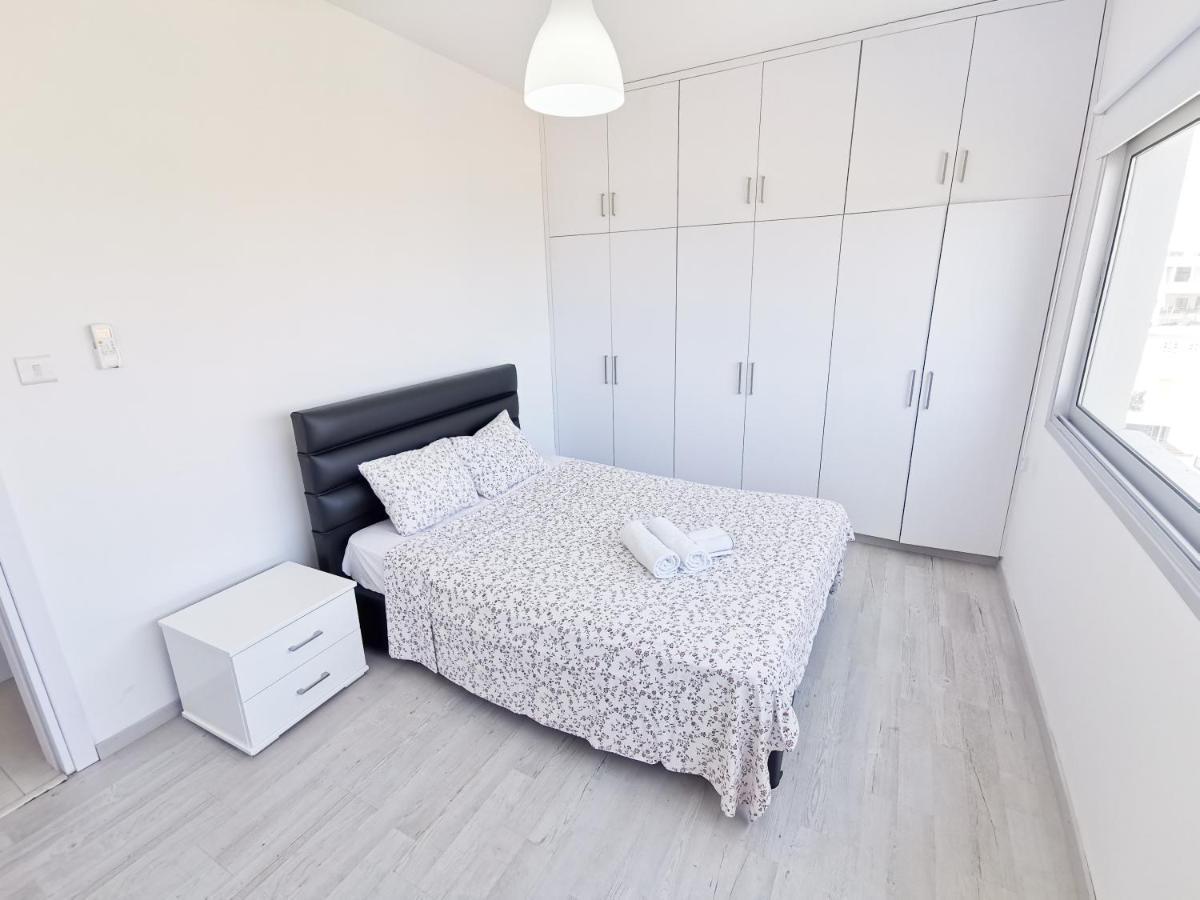 Mackenzie Seaview Paradise Larnaca Ngoại thất bức ảnh
