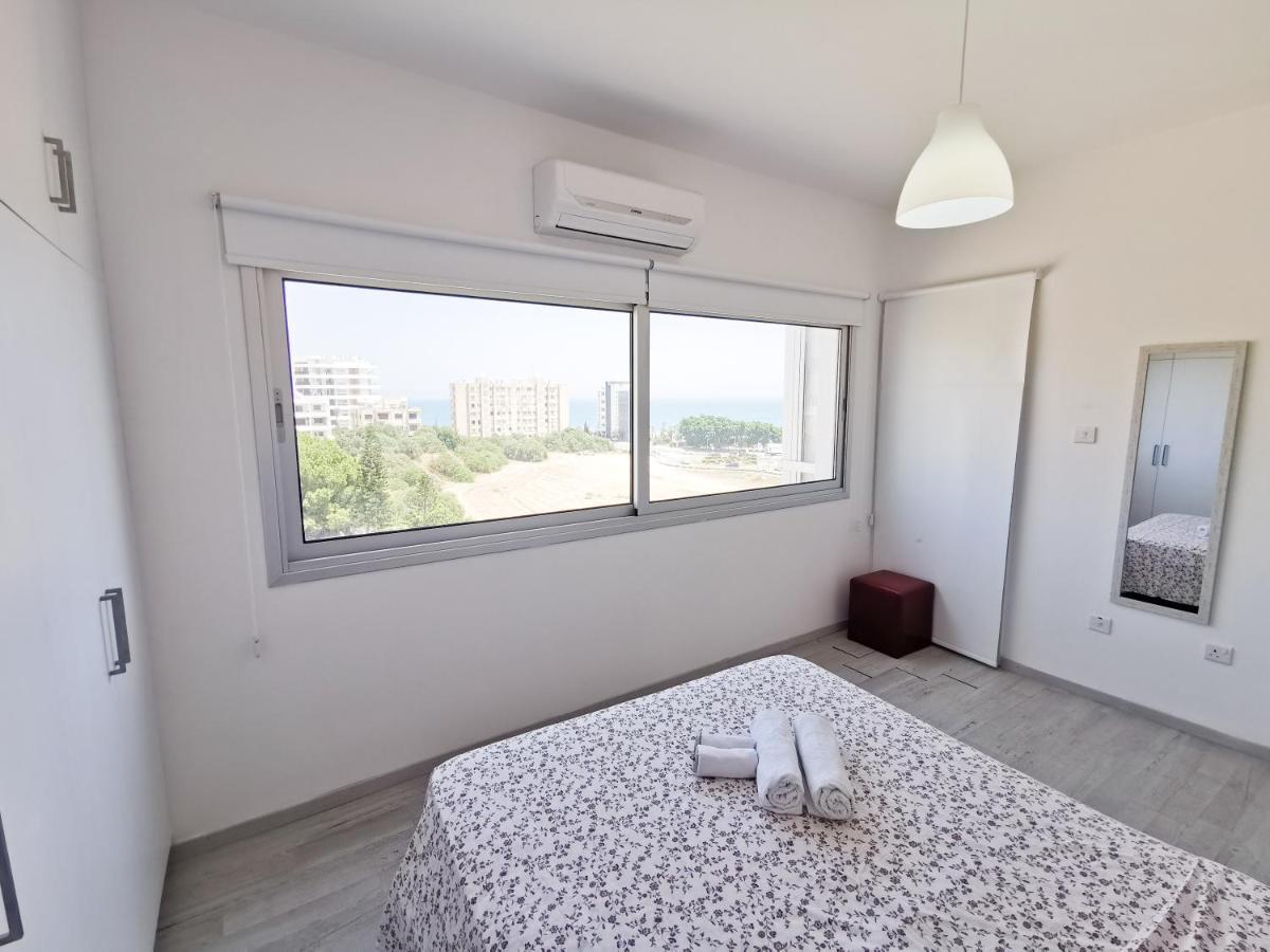 Mackenzie Seaview Paradise Larnaca Ngoại thất bức ảnh