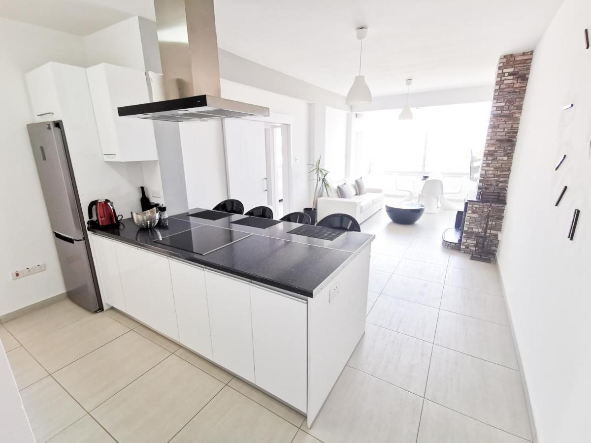 Mackenzie Seaview Paradise Larnaca Ngoại thất bức ảnh