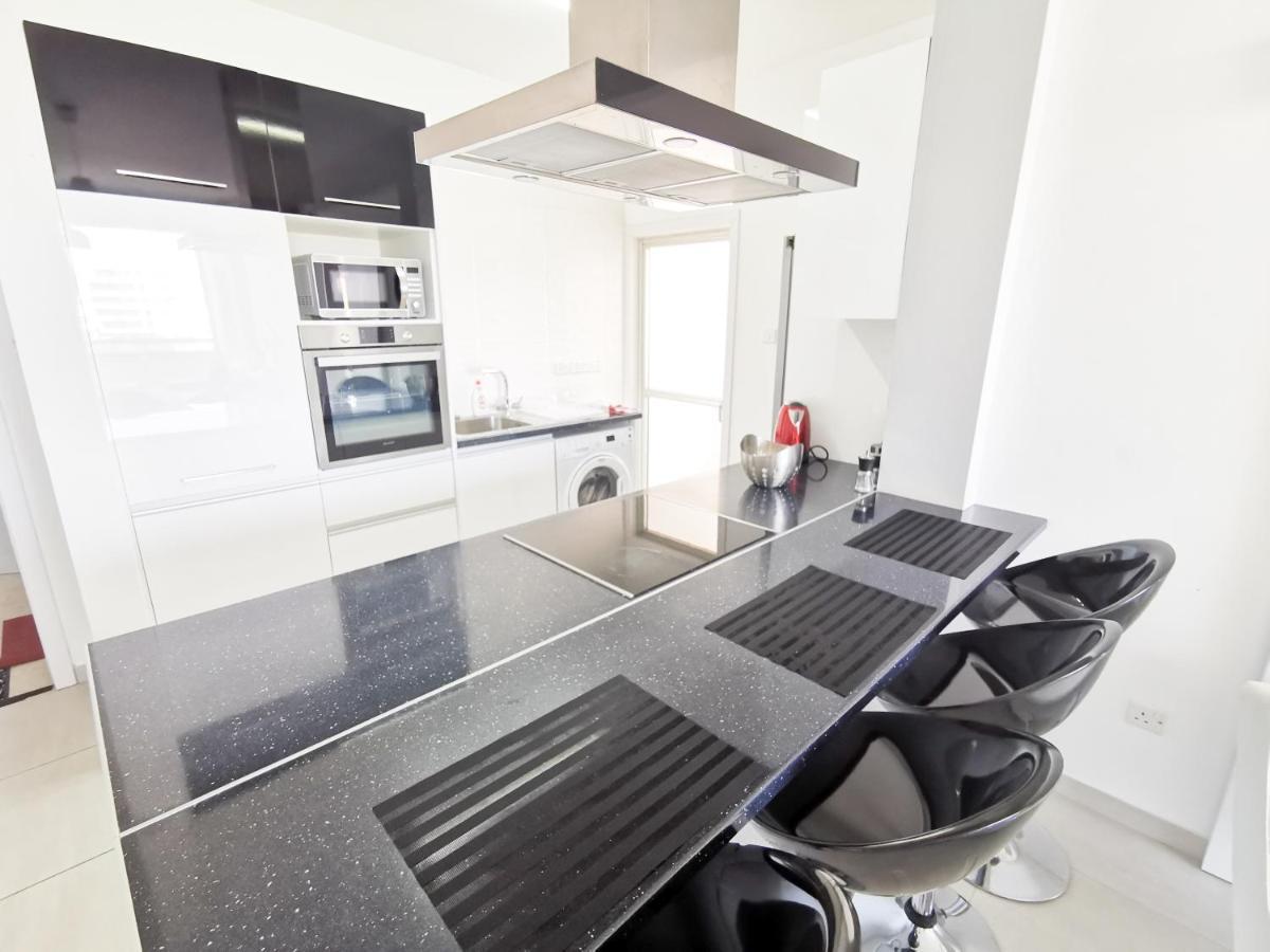 Mackenzie Seaview Paradise Larnaca Ngoại thất bức ảnh