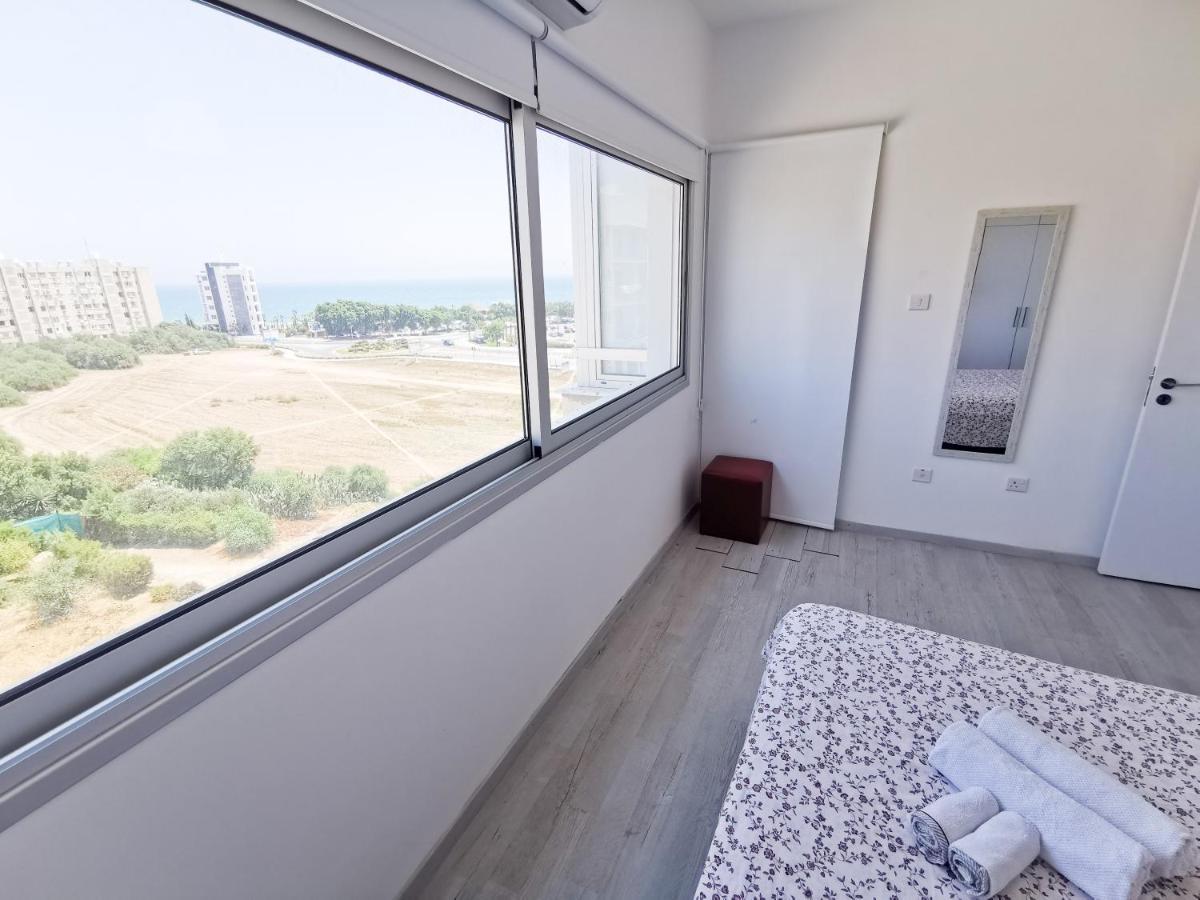 Mackenzie Seaview Paradise Larnaca Ngoại thất bức ảnh